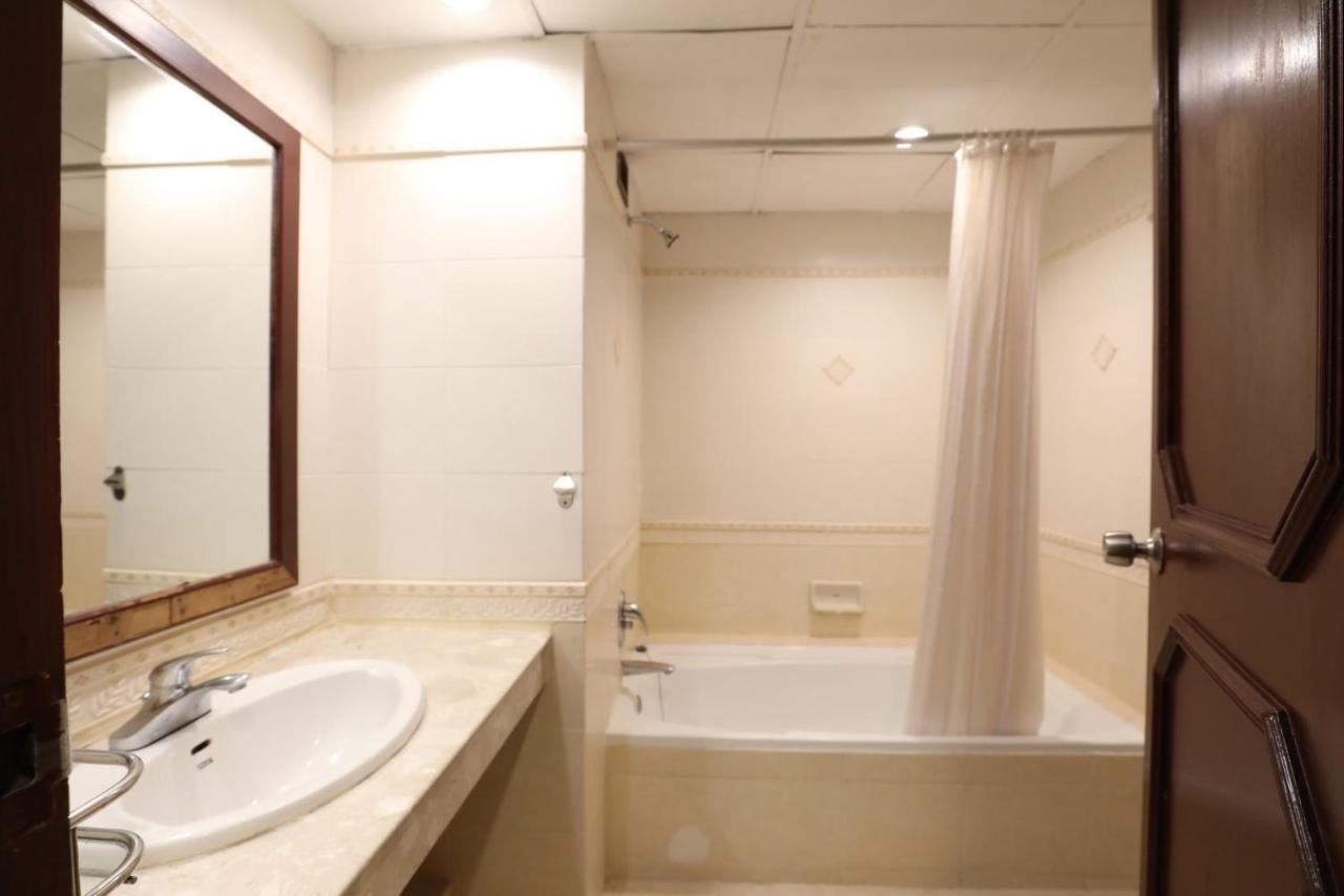 Grace Hotel Bangkok Ngoại thất bức ảnh