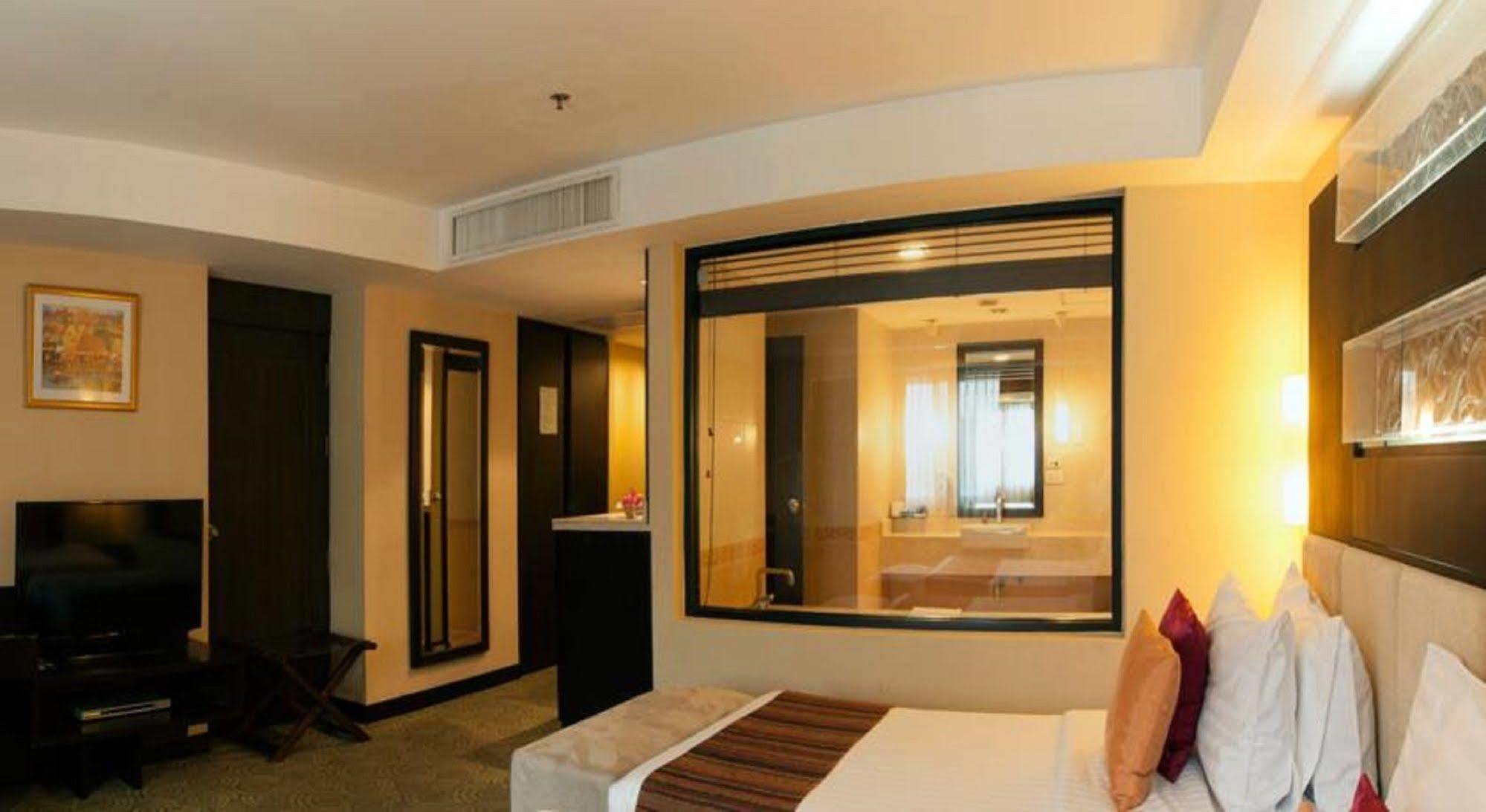 Grace Hotel Bangkok Ngoại thất bức ảnh